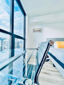 Gallery image of Million-Dollar View 2 bedroom entire flat with access to 34th floor lounge in Downtown Kelowna in Kelowna