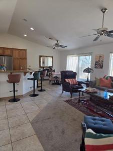 Küche/Küchenzeile in der Unterkunft Joshua Tree Luxury Stay 5 mins from park