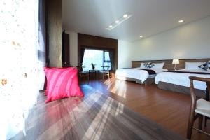 Postel nebo postele na pokoji v ubytování 雲起軒民宿 Cloudscape B&B