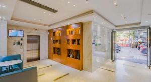 a lobby of a building with a table and chairs at City Comfort Inn Guangzhou Shangxiajiu Hualin Temple Chenjiaci Metro Station in Guangzhou