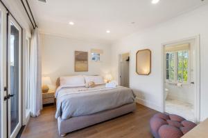 Fotografie z fotogalerie ubytování @ Marbella Lane - 4BR Mediterranean-style Home v destinaci Newport Beach