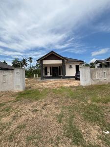 a house with a yard in front of it at D Bukit homestay in Ketereh