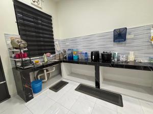 a counter in a room with a counter top at D Bukit homestay in Ketereh