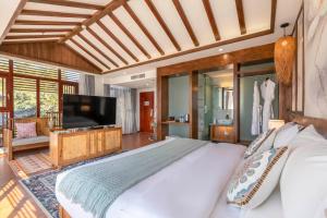 TV/trung tâm giải trí tại Floral Hotel Lijiang Old Town Xinjingjingju Boutique Inn