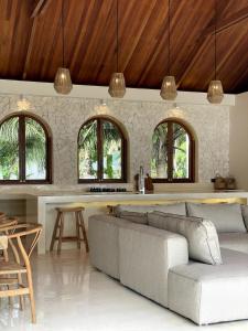 Posezení v ubytování Villa Alamiah Mentawais + 45 fotografií