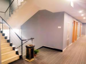 a staircase in a house with a blue wall at Shell Hotel Jiangsu Taizhou Hailing District Taizhou Avenue in Sixiang +9 photos