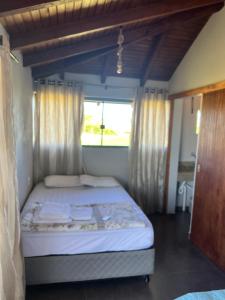 Postel nebo postele na pokoji v ubytování Quarto 4 Aventureiro