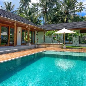 Bazén v ubytování Villa Alamiah Mentawais nebo v jeho okolí