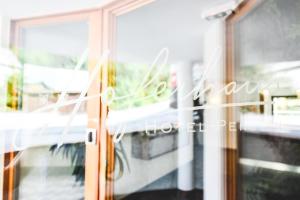 a close up of a window with the words open house at Hotel-Pension Hoferhaus in Neukirchen am Großvenediger