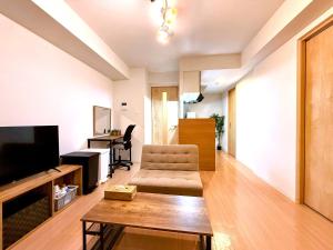 Televiisor ja/või meelelahutuskeskus majutusasutuses Excel 中島公園 -FIX HOME-