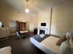 TV a/nebo společenská místnost v ubytování Bompas At Beachport