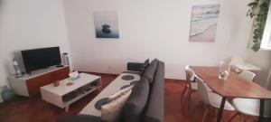 a living room with a couch and a table at Tarrafal snuggle in Tarrafal