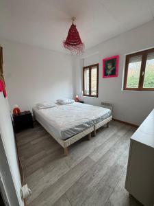 a bedroom with a bed in the middle of the room at Le cocon aux portes des remparts in Boulogne-sur-Mer