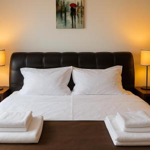 En eller flere senge i et værelse på Serenity Flat