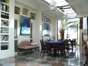 a dining room with a table and chairs at Arabian Art Hotel & Gallery in Kawaguchi
