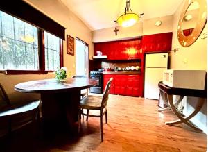 Nhà bếp/bếp nhỏ tại Trendy AP with Digital workspace ownmodem Ethernet