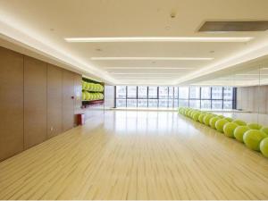 a large empty room with a row of green chairs at Qingyuan Zhongkai Huafu Holiday Hotel in Xiaoshi