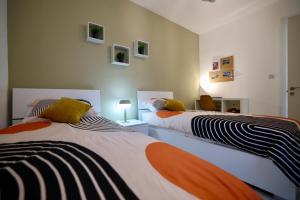 two beds sitting next to each other in a bedroom at St Paul's Apt Distant SeaViews in St. Paul's Bay