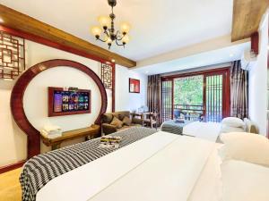 Billede fra billedgalleriet på Fenghuang Tujia Ethnic Minority River View Hotel i Fenghuang