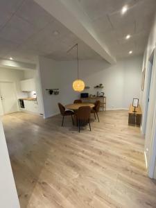 a dining room with a table and chairs at Beauty sleep Guldager in Esbjerg