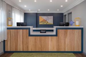a lobby with a reception desk with two computers at Spark by Hilton Springfield Eugene in Eugene