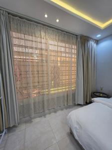 Ένα ή περισσότερα κρεβάτια σε δωμάτιο στο استديو انيق مع جلسه خارجيه