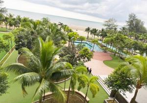 La alberca dentro o cerca de Timurbay Seafront Residences by Nature Home