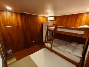 Ένα ή περισσότερα κρεβάτια σε δωμάτιο στο J's PALM BEACH Resort