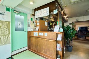 鹿児島市にあるグリーンゲストハウスのカウンター付きのお部屋