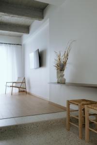 Μια τηλεόραση ή/και κέντρο ψυχαγωγίας στο The Urban Living +31 φωτογραφίες