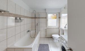 Koupelna v ubytování Eifel-Oase Monschau + 22 fotografií