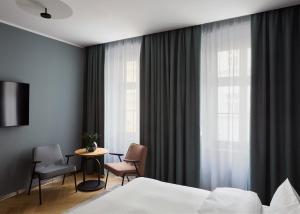 Postel nebo postele na pokoji v ubytování Wroclaw Hotel