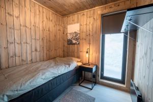 Postel nebo postele na pokoji v ubytování Cozy Family Cabin Ski centre, shuttle bus