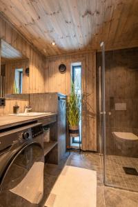 Koupelna v ubytování Cozy Family Cabin Ski centre, shuttle bus + 32 fotografií