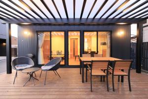 a dining room with a table and chairs at Villas Fuji Terrace ヴィラス富士テラス in Fujikawaguchiko +32 photos