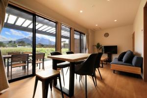 a dining room with a table and chairs at Villas Fuji Terrace ヴィラス富士テラス in Fujikawaguchiko
