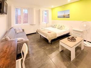 Μια τηλεόραση ή/και κέντρο ψυχαγωγίας στο Sanxenxo Playa Alojamientos