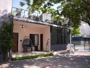 Το κτήριο όπου στεγάζεται  η παραθεριστική κατοικία