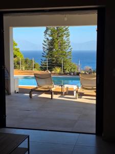 Bazén v ubytování Rastoni Suites Xylokastro 1 nebo v jeho okolí