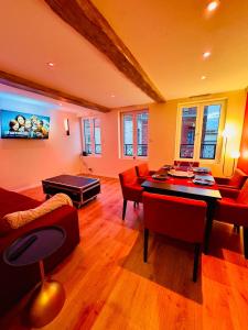 a living room with a couch and a table at cinéma immersif et chambres à thème dans le centre in Saint-Omer