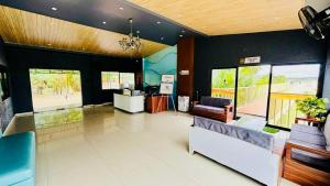 Posezení v ubytování The Blue Lake Resort