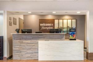Benvenuti nella hall dell'Hampton Inn and Suites con bancone di Hampton Inn Fort Myers-Airport & I-75 a Fort Myers Altre 19 foto