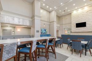 a large dining room with a large table and chairs at Hampton Inn & Suites-Florence Downtown in Florence