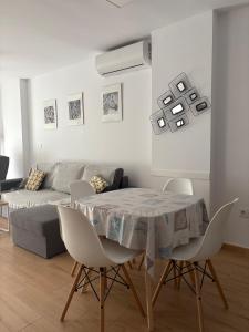 a living room with a table and a couch at Apartamento Plaza in Villajoyosa