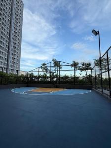 a basketball court in the middle of a city at Apartment Bella Pakuwon City Mall Surabaya 3 pax in Surabaya