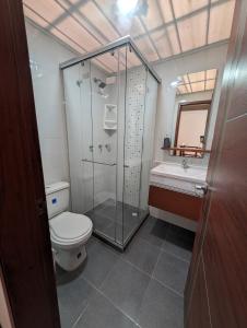 Et badeværelse på Perfect Escape in Paipa Spacious, Cozy & Peaceful