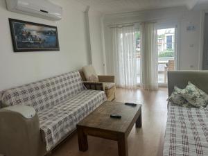 a living room with a couch and a coffee table at DİDİM Ege Apart in Didim
