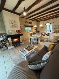 Istumisnurk majutusasutuses Gîte du Rossignol à 5 minutes du Château de la Citardière et à 14 minutes du Château de Bourneau