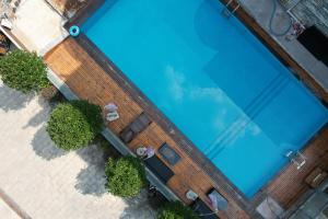 an overhead view of a swimming pool on a building at Qingshan Yuandai Boutique Homestay Yangshuo in Yangshuo