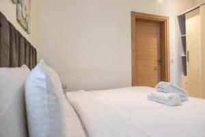 Postel nebo postele na pokoji v ubytování CasaNova Airport Suites + 221 fotografií